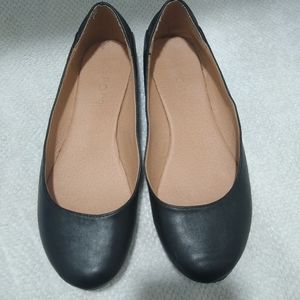 Report black flats size 7